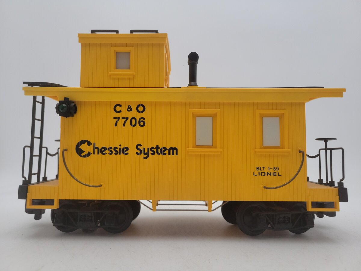 Lionel 8-87706 G Scale Chessie Illuminated Caboose EX