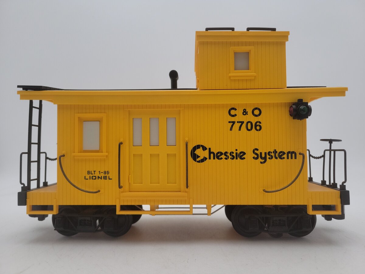Lionel 8-87706 G Scale Chessie Illuminated Caboose EX