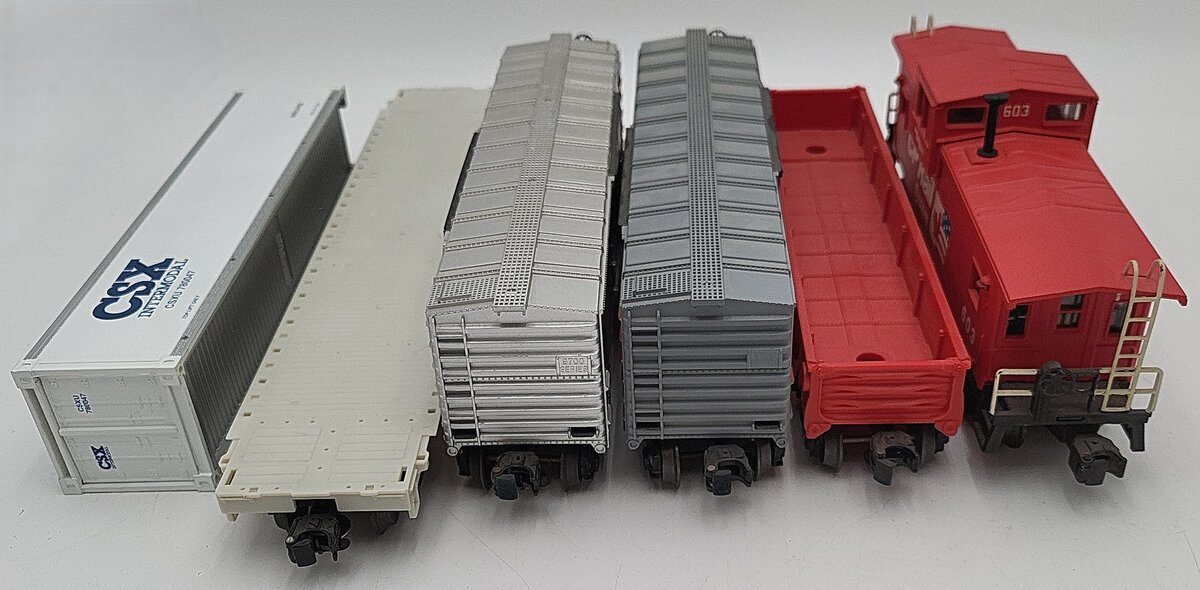 Lionel & Other O Gauge Assorted Freight Cars: 16650, 9405, 16943 [5] EX