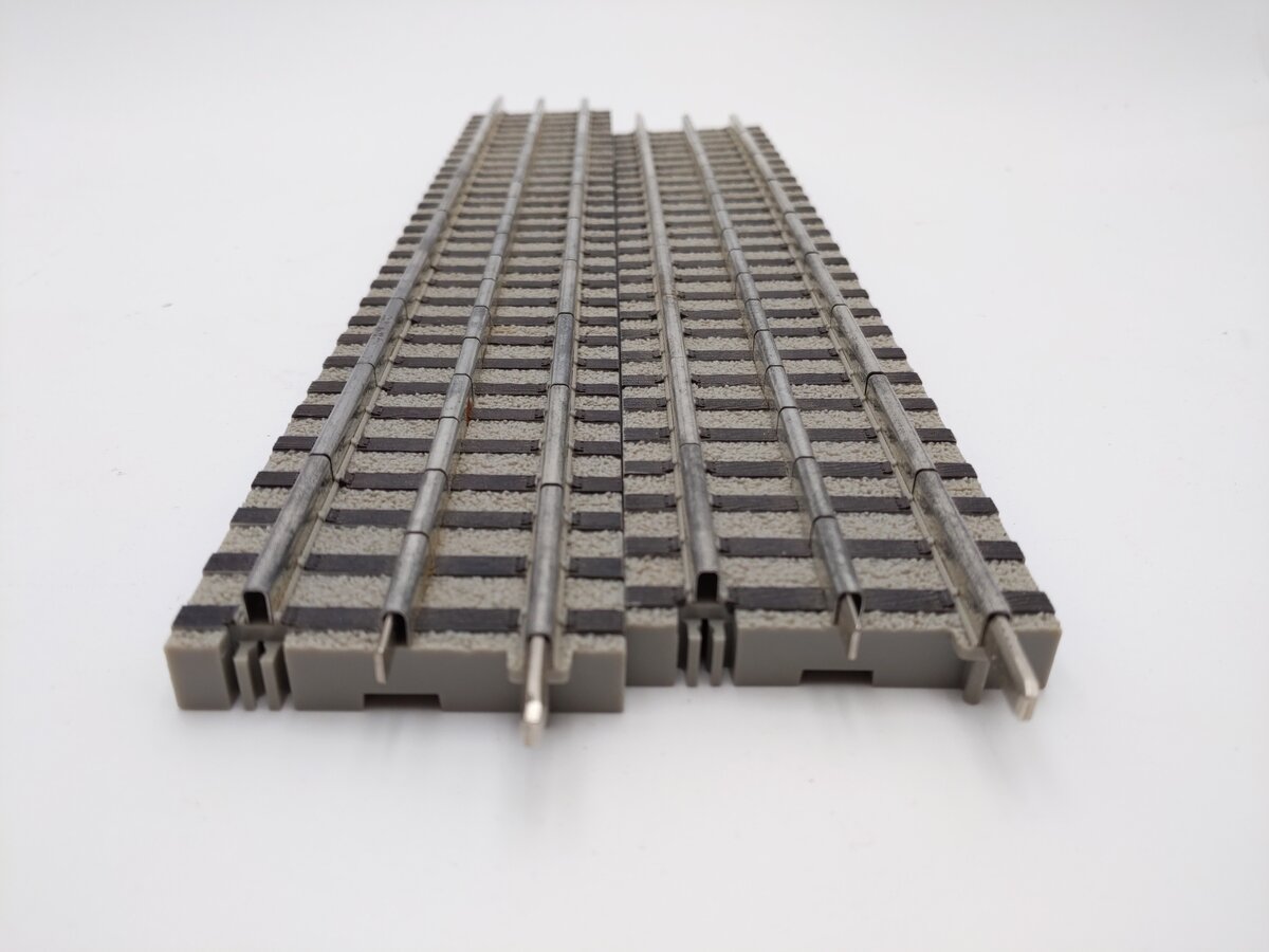 Lionel 6-12074 FasTrack 1-3/8" Track w/out Roadbed [19] EX