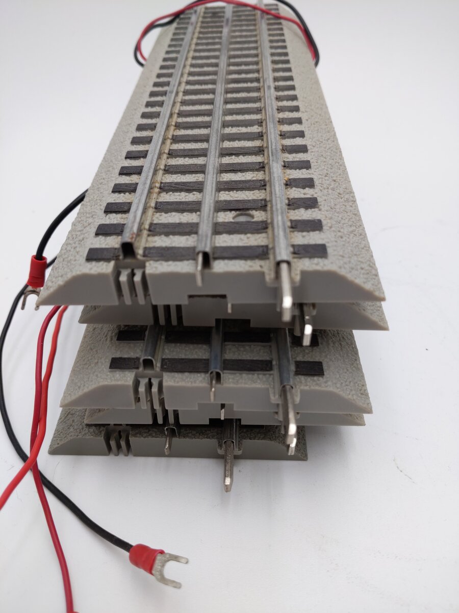 Lionel 6-12014 FasTrack 10" Straight Track (13) VG