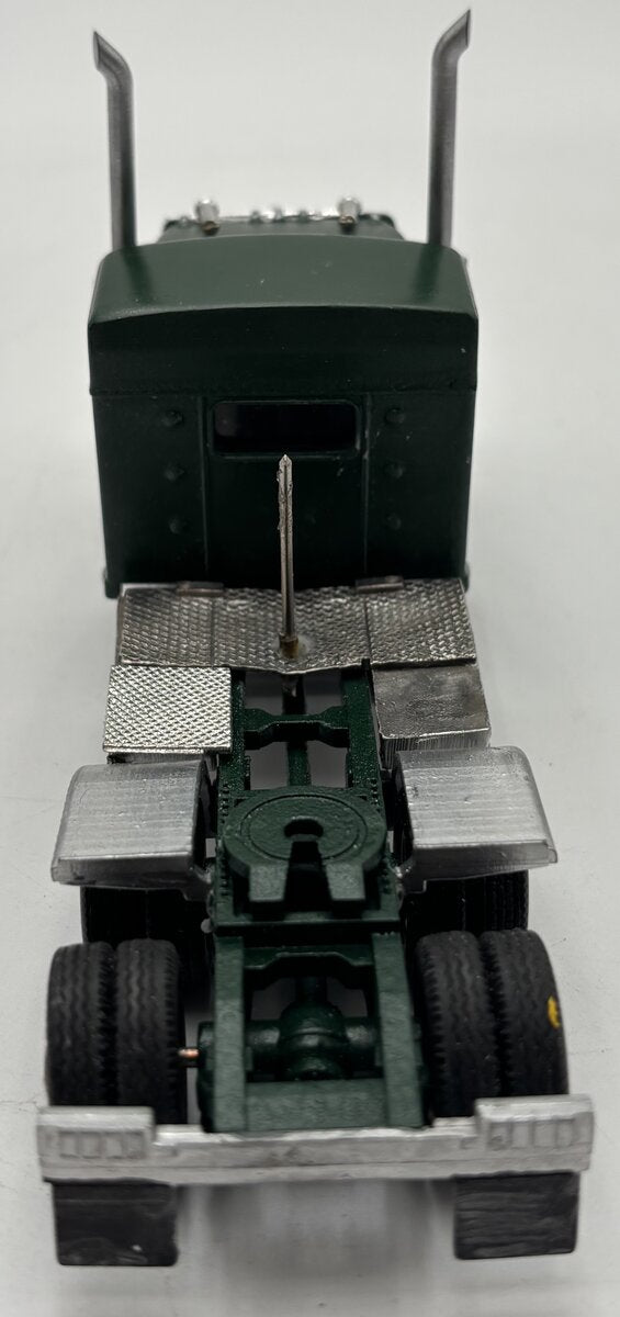 Peterbuilt 1:64 Green Peterbilt 359 8x5 Semi Tractor EX