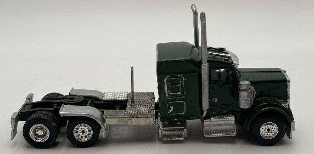 Peterbuilt 1:64 Green Peterbilt 359 8x5 Semi Tractor EX