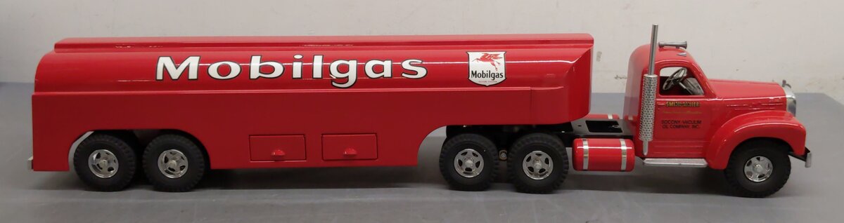 Mack M155 1:16 Scale Smith-Miller B-Mack Mobiloil Tanker Truck LN/Box