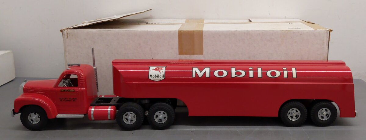 Mack M155 1:16 Scale Smith-Miller B-Mack Mobiloil Tanker Truck LN/Box