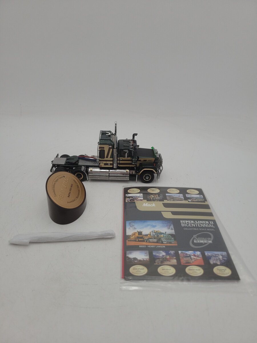 Drake Z88003 1:50 Scale Mack Henry Lawson Bicentennial Super Liner Tractor LN/Box
