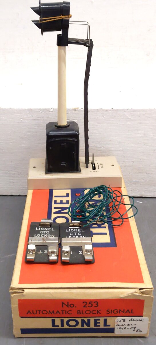 Lionel O Gauge Vintage Accessories: 456-19, 260, 153, 450, 253, 110 [9] VG