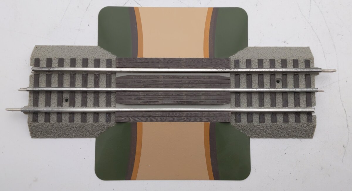 Lionel 6-12036 O Gauge FasTrack Grade Crossing (Pack of 2) EX/Box
