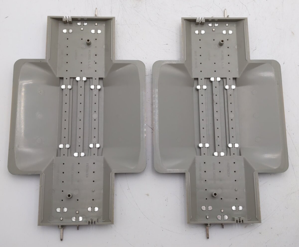 Lionel 6-12036 O Gauge FasTrack Grade Crossing (Pack of 2) EX/Box