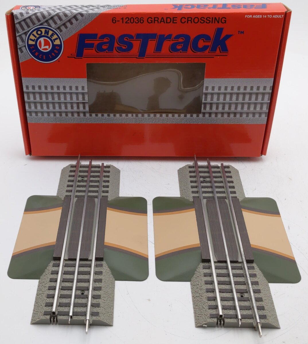 Lionel 6-12036 O Gauge FasTrack Grade Crossing (Pack of 2) EX/Box