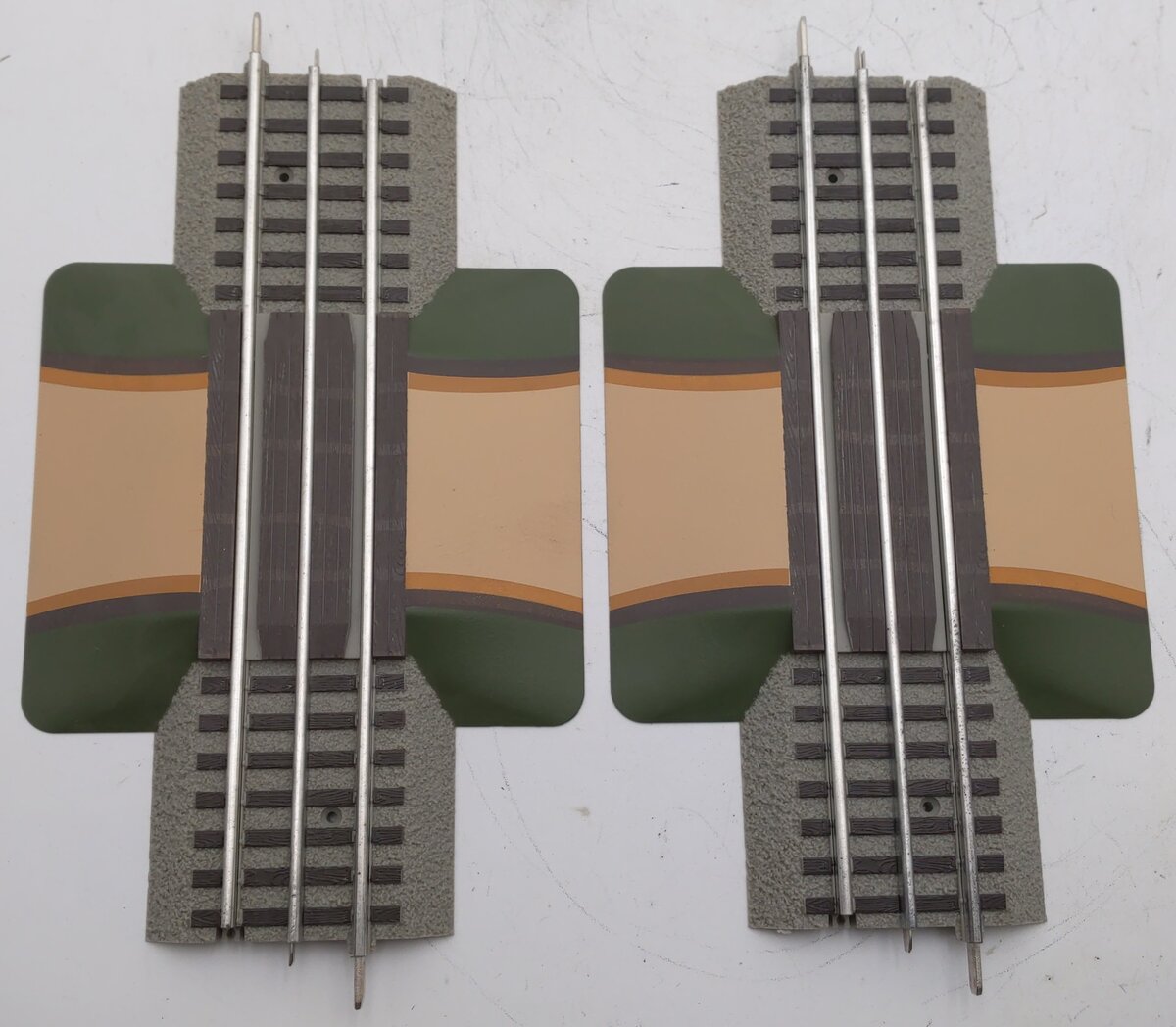 Lionel 6-12036 O Gauge FasTrack Grade Crossing (Pack of 2) EX/Box