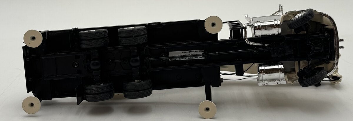 TWH Collectibles 1:50 National Crane 1400 Manitowoc Telescoping Crane EX