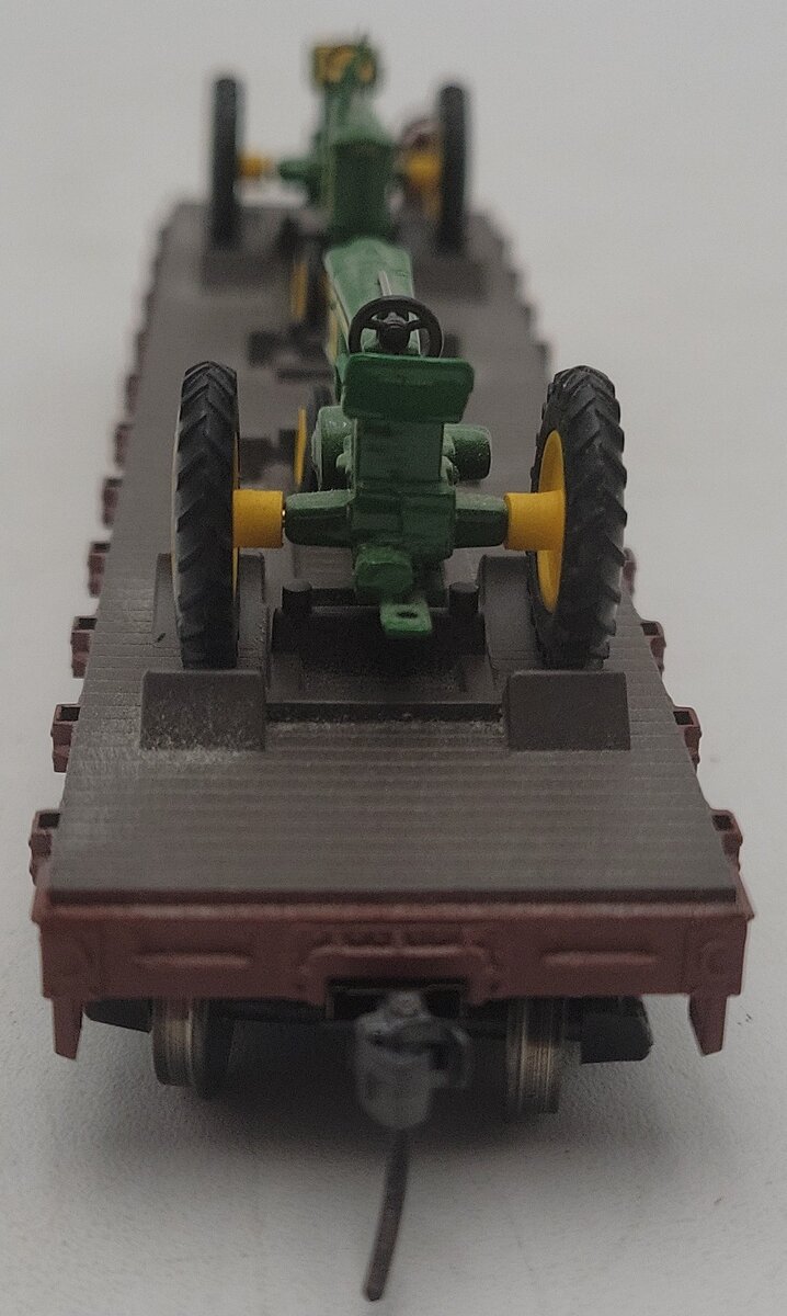 Athearn 81287 HO Scale Rock Island John Deer Flat Car w/ Tractors #90134 EX/Box