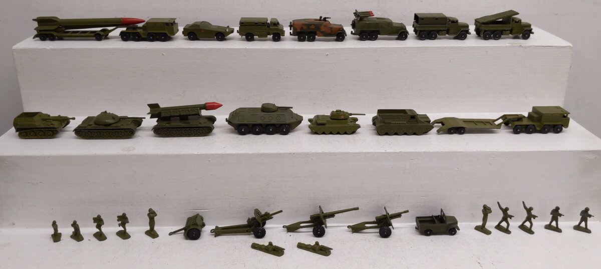 Generic Diecast USSR "War Technology" Vehicles and Soldiers Set VG/Box