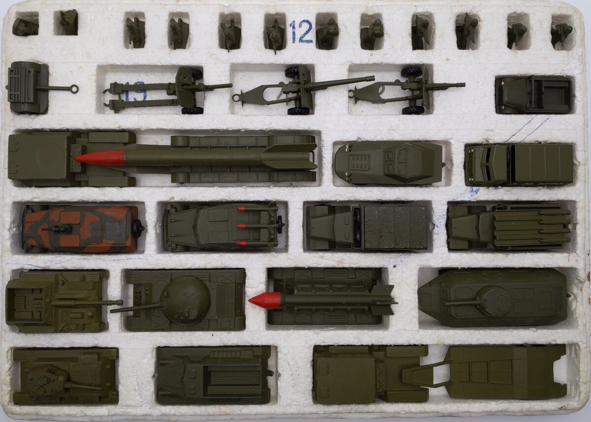 Generic Diecast USSR "War Technology" Vehicles and Soldiers Set VG/Box