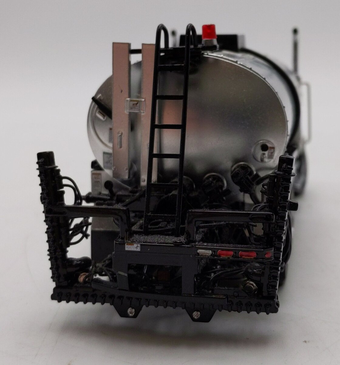 Sword Models 1:50 Scale Mack Granite With Etnyre Asphalt Distributor (White) EX