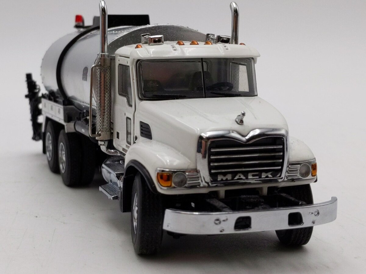 Sword Models 1:50 Scale Mack Granite With Etnyre Asphalt Distributor (White) EX