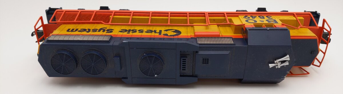 Lionel 6-28827 Chessie GP-38 Powered Diesel Locomotive #3849 EX