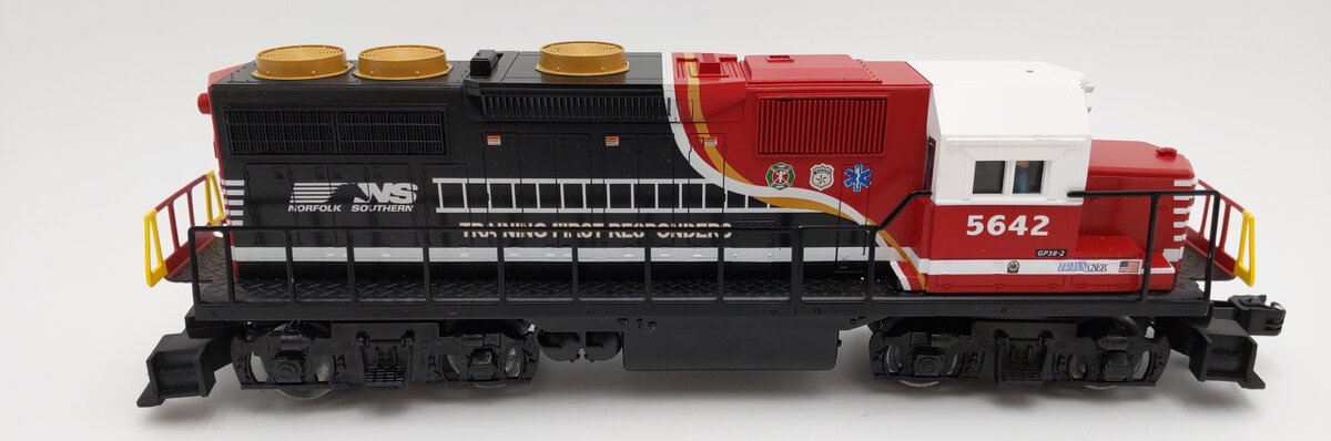 Lionel 6-84490 O Gauge NS First Responders Lionchief GP-38 Diesel #5642 VG