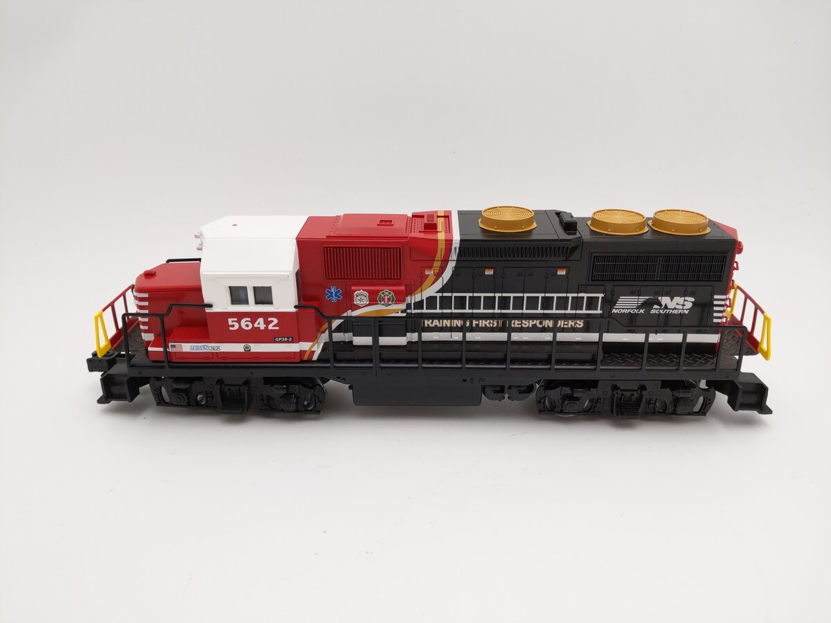 Lionel 6-84490 O Gauge NS First Responders Lionchief GP-38 Diesel #5642 VG