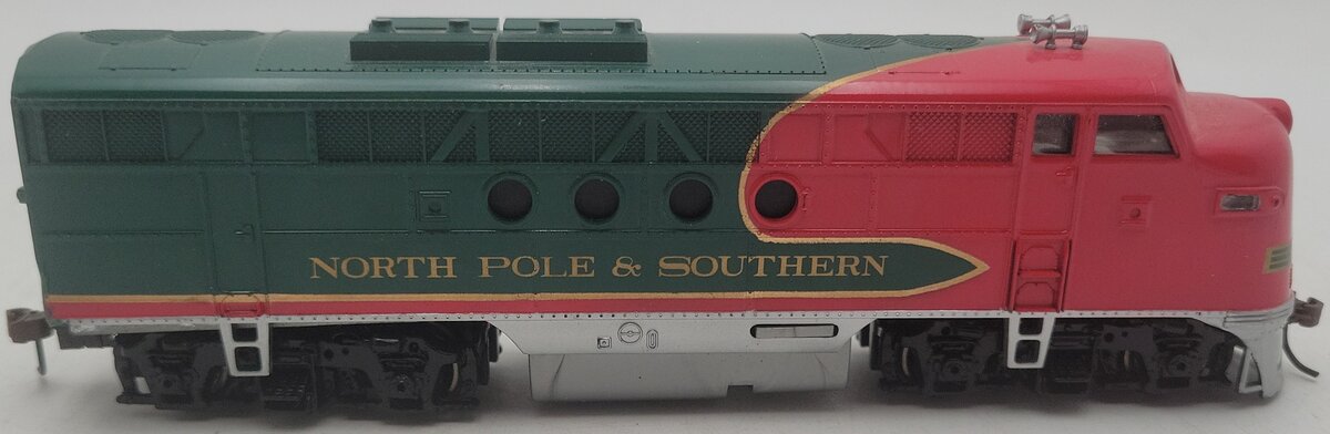Bachmann HO Scale North Pole & Southern Diesel Locomotive EX
