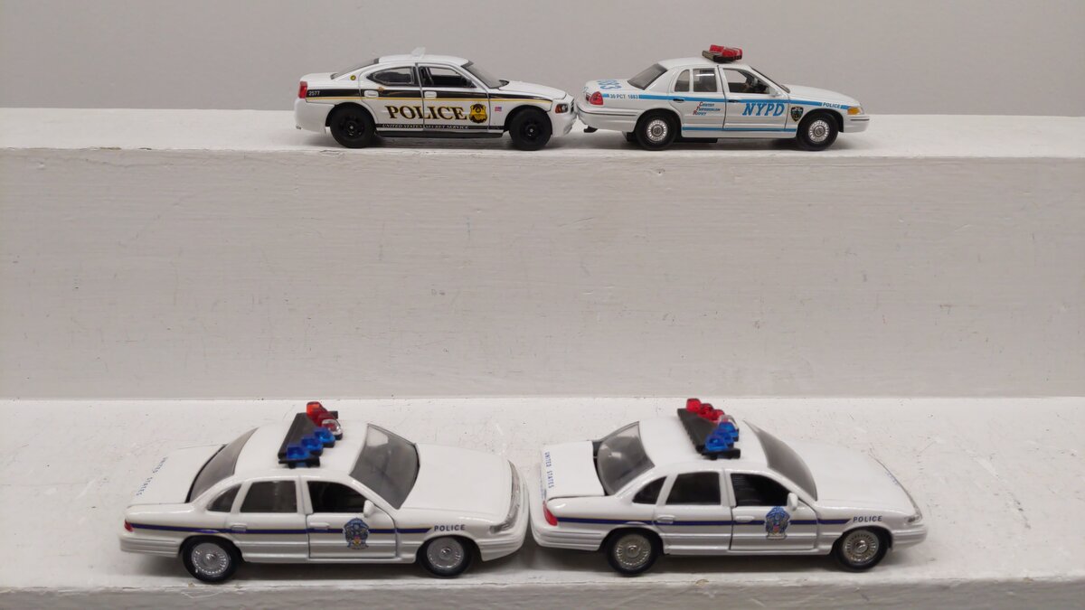 Welly Diecast & Others Assorted Police Cars: 9762, 15419, 1994 [4] EX