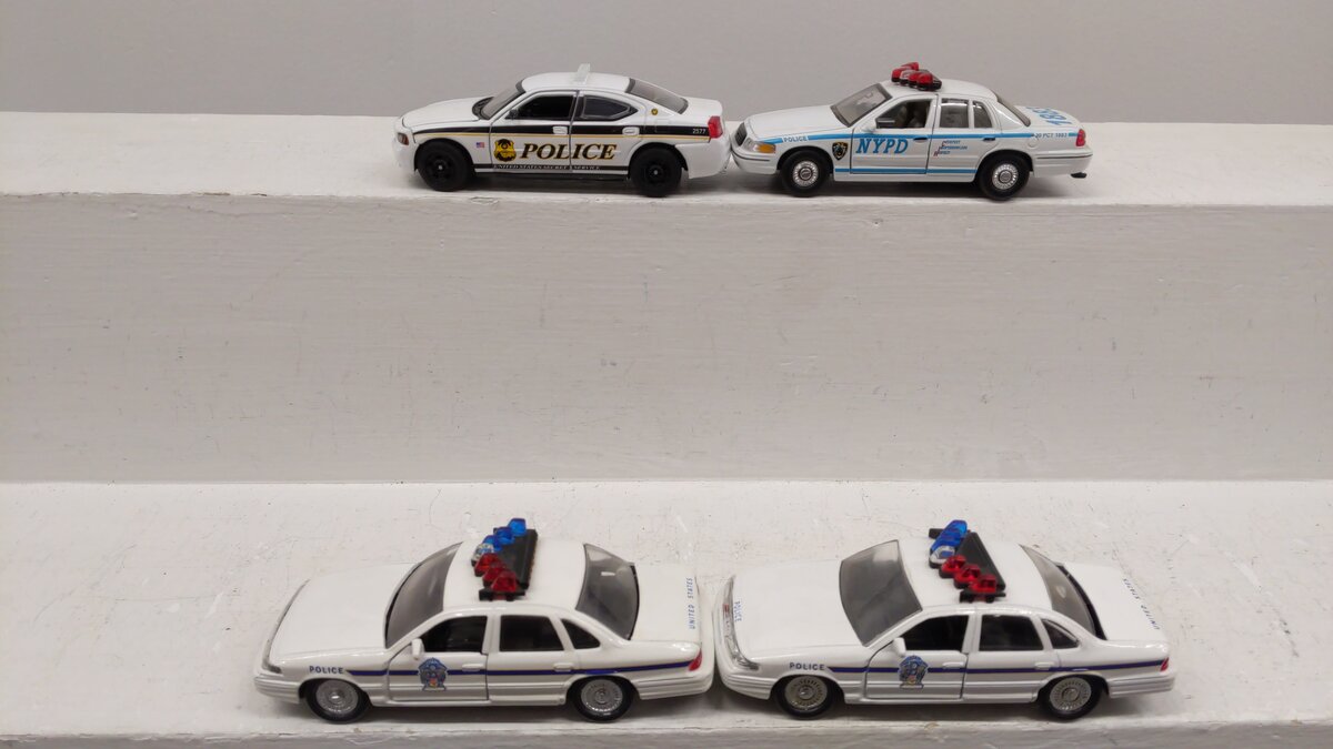 Welly Diecast & Others Assorted Police Cars: 9762, 15419, 1994 [4] EX