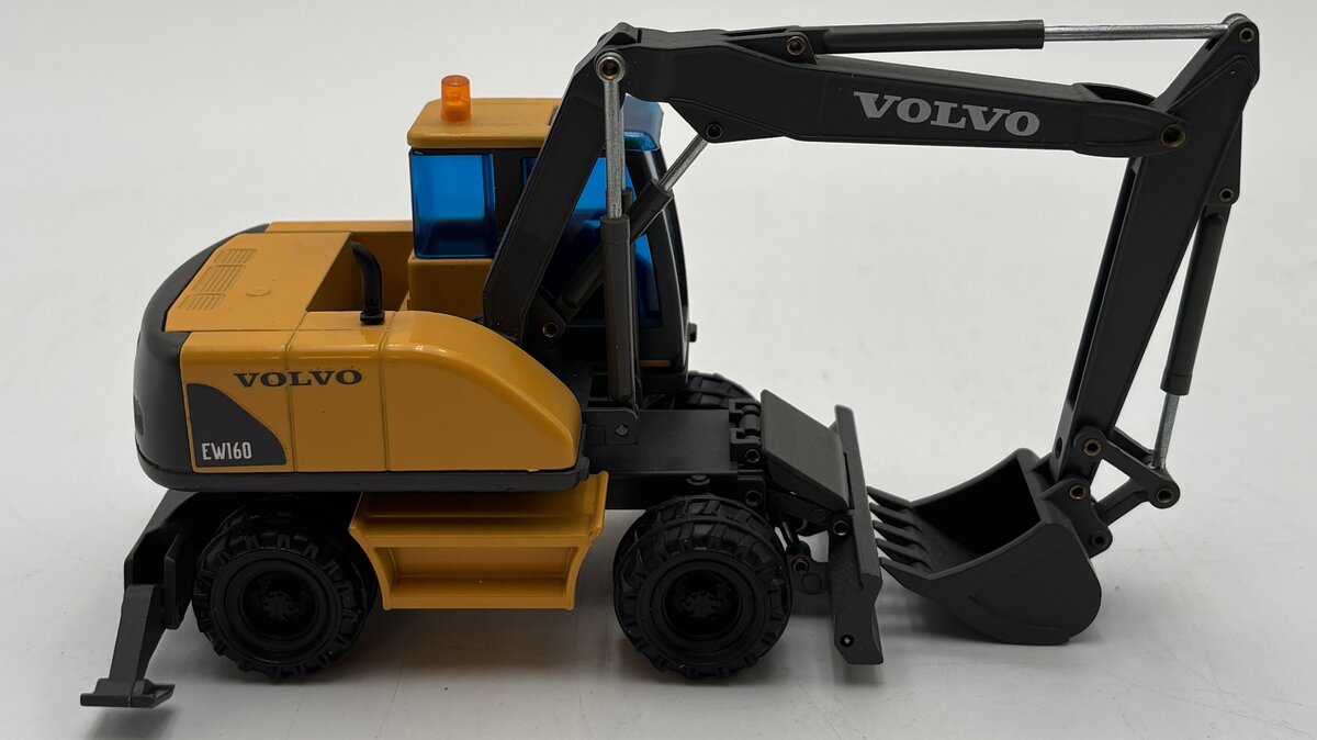 NZG 1:50 Volvo EW160 Excavator Diecast EX