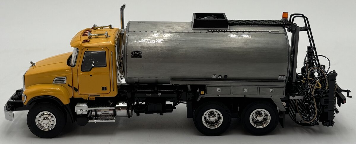 First Gear 1:50 Mack Pinnacle w/Etnyre Lube Tanker Diecast EX