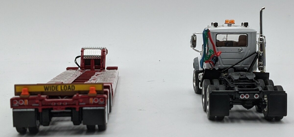First Gear 1:50 Diecast Mack Granite MP White w/Red Lowboy Trailer VG