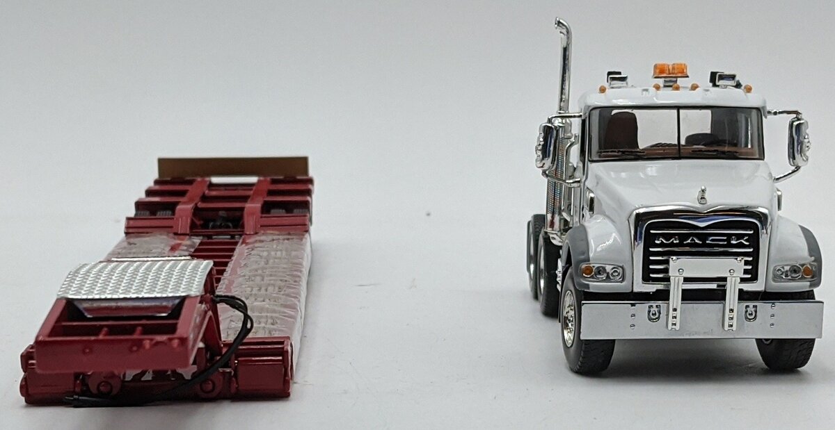 First Gear 1:50 Diecast Mack Granite MP White w/Red Lowboy Trailer VG