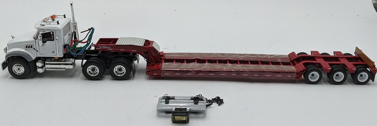 First Gear 1:50 Diecast Mack Granite MP White w/Red Lowboy Trailer VG