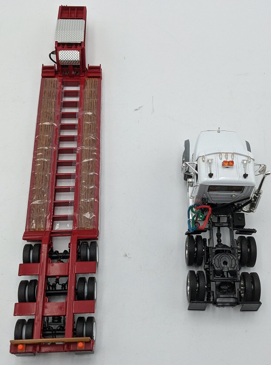 First Gear 1:50 Diecast Mack Granite MP White w/Red Lowboy Trailer VG