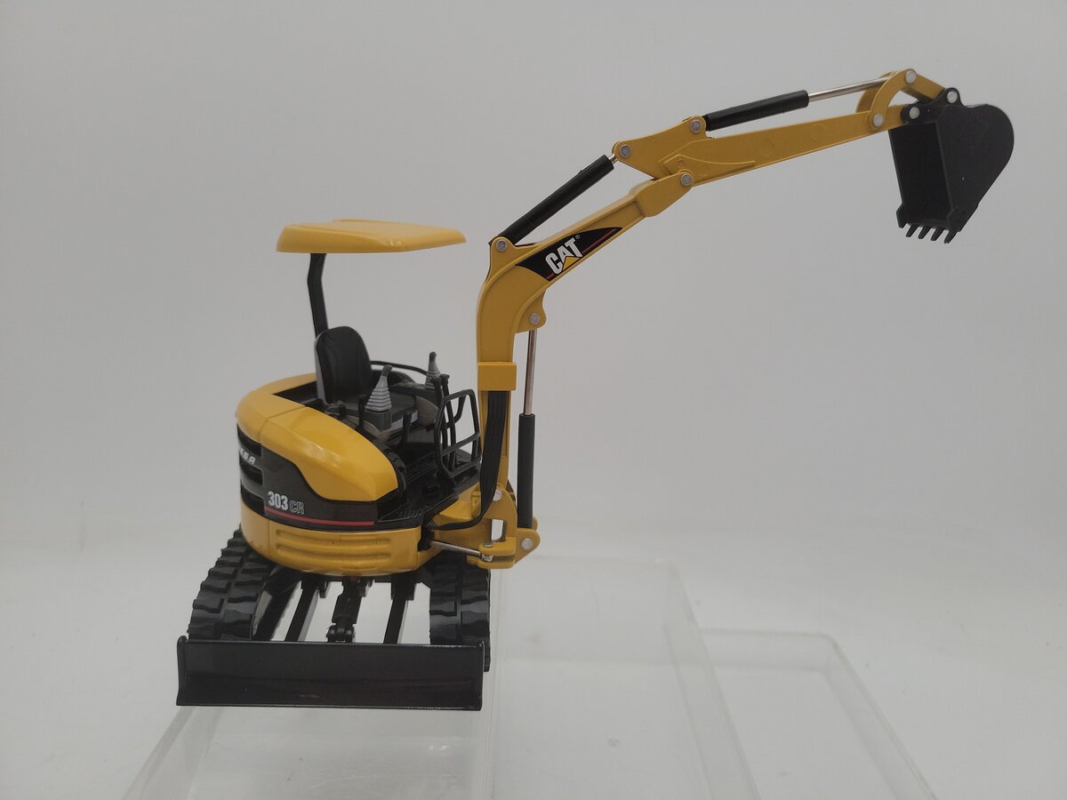 Caterpillar 303 1:22 Scale Yellow / Black CR Track Mini Excavator Diecast Model EX/Box