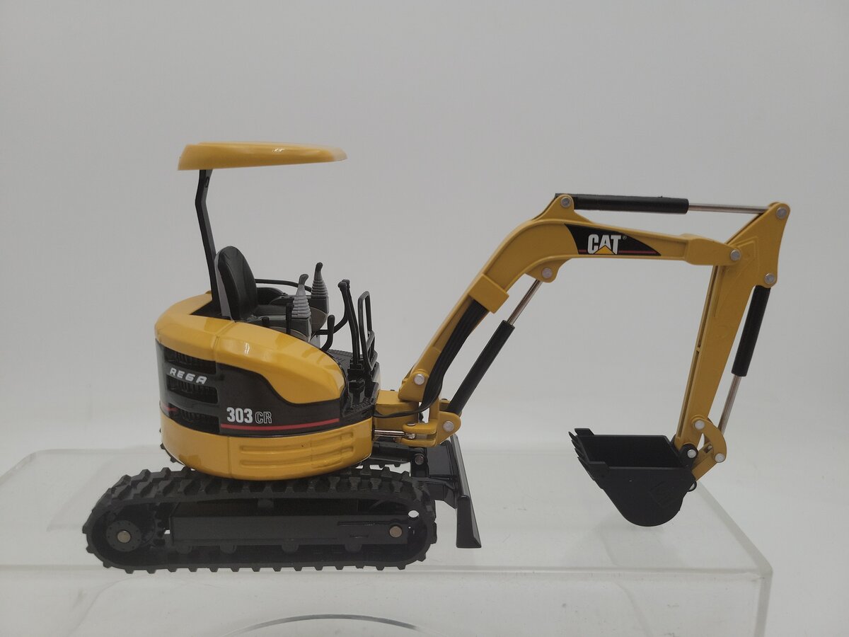 Caterpillar 303 1:22 Scale Yellow / Black CR Track Mini Excavator Diecast Model EX/Box