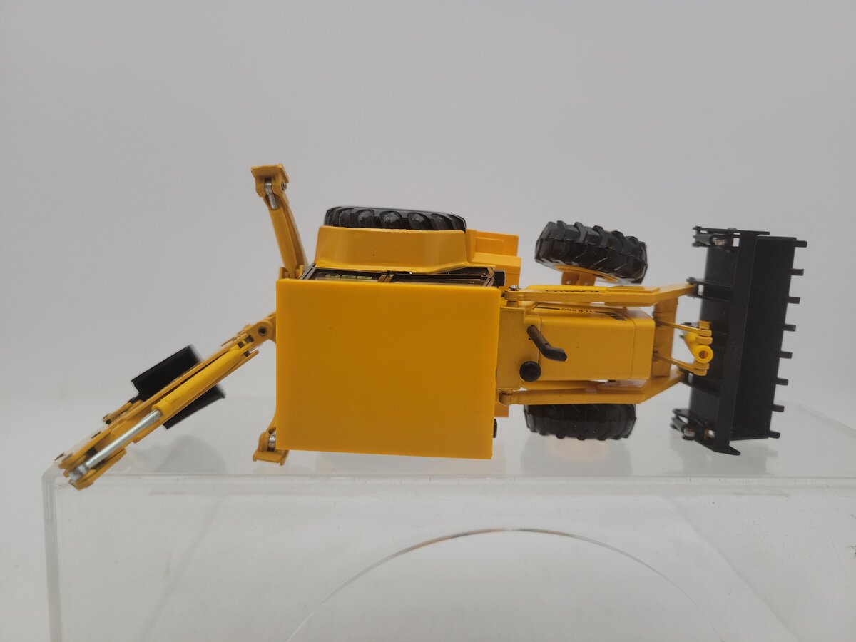 Conrad 2956 1:35 Scale Yellow & Black MF Lader TL860 Kobelco Diecast EX/Box