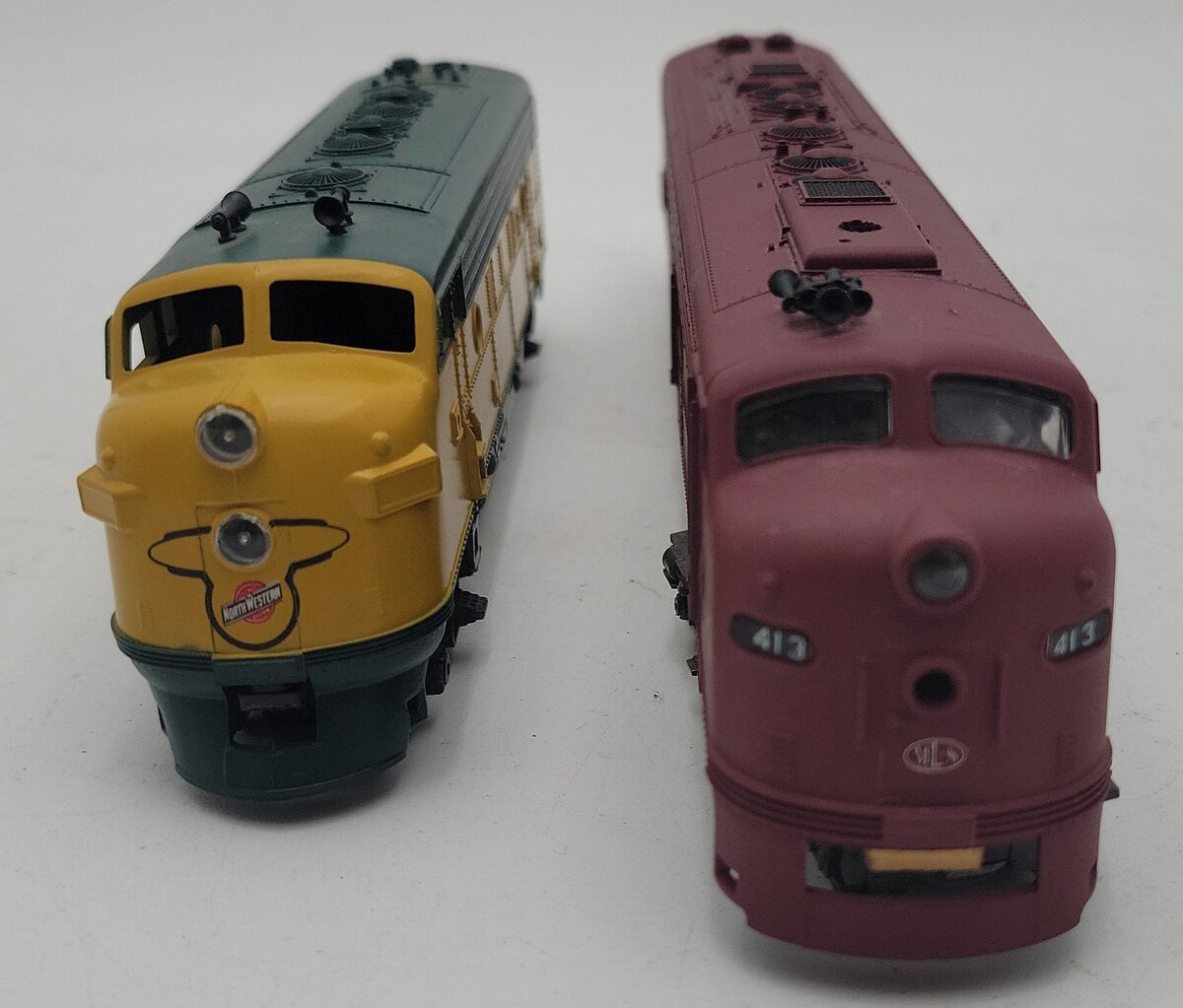 Athearn & Other HO C&NW and ML&S Diesel Locomotives #413,4072 [2] VG