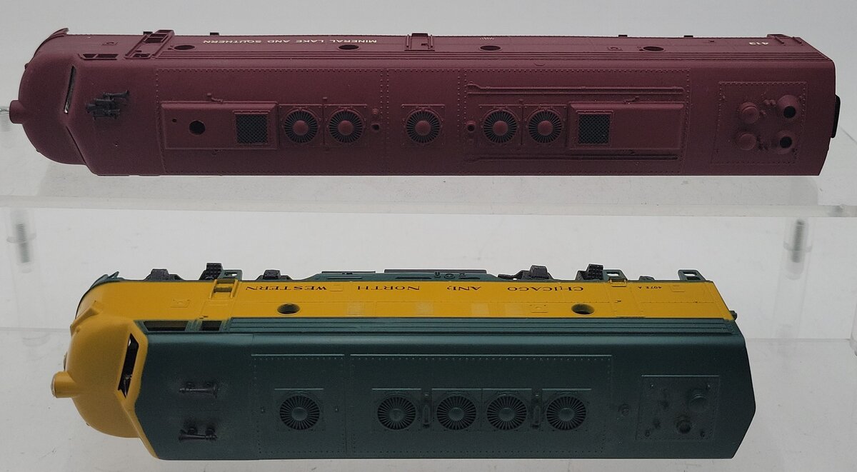 Athearn & Other HO C&NW and ML&S Diesel Locomotives #413,4072 [2] VG