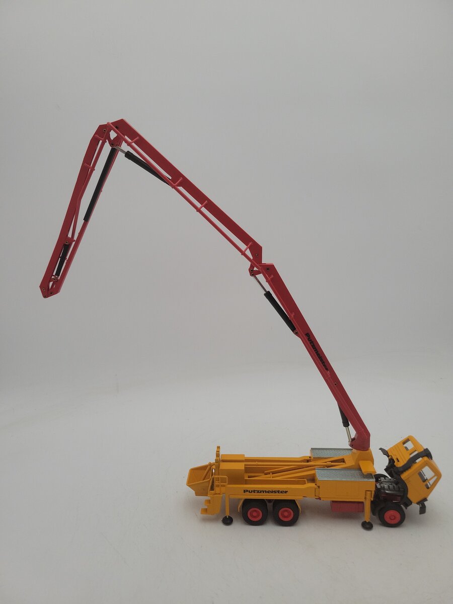 Conrad 3095 1:50 Scale Diecast Putzmeister M36 MB Concrete Pump Truck NIB