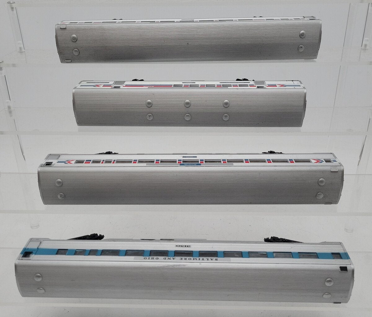 Athearn HO Assorted Assembled Passenger Cars #3150,9987,5221,5221 [4] VG