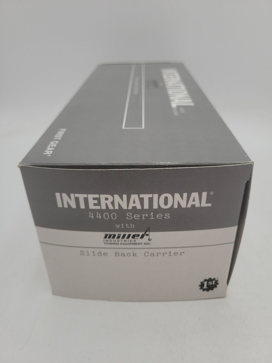 First Gear 19-3017 1:34 ScaleInternational 4400 Series Miller Industries Diecast LN/Box