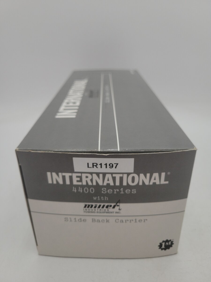 First Gear 19-3017 1:34 ScaleInternational 4400 Series Miller Industries Diecast LN/Box