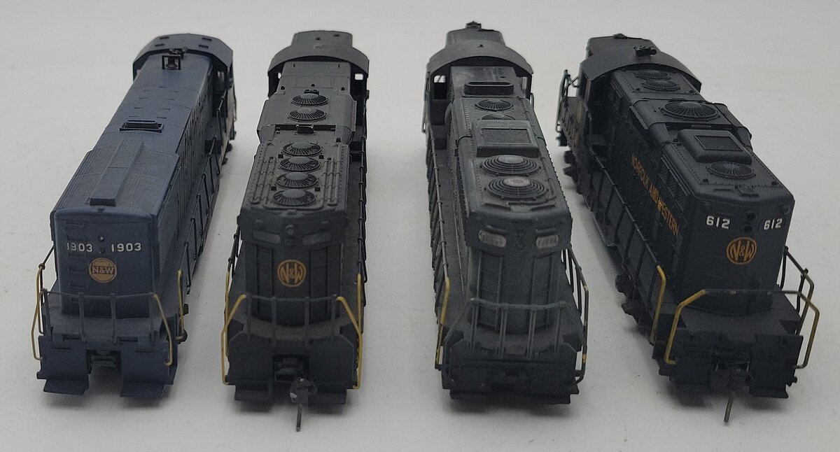 Athearn HO Assorted Custom Diesel Locomotives #2359,1903,612,1089 [4]