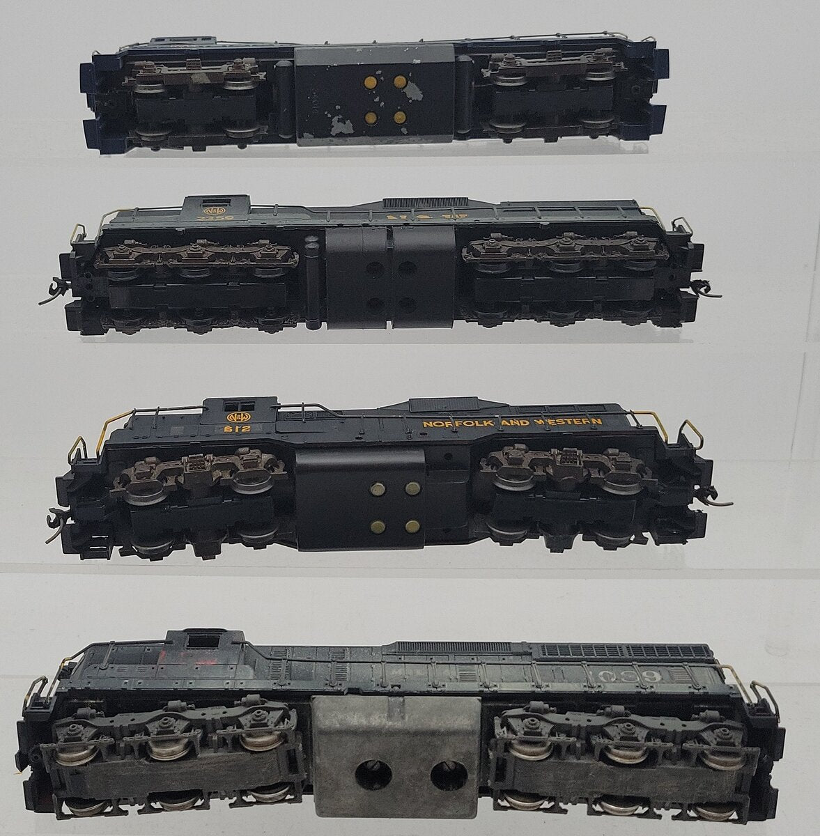 Athearn HO Assorted Custom Diesel Locomotives #2359,1903,612,1089 [4]