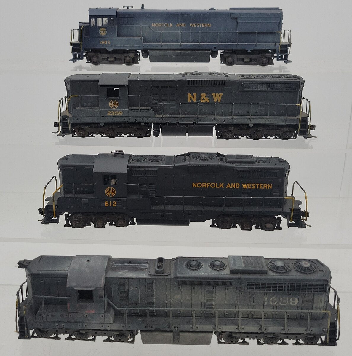 Athearn HO Assorted Custom Diesel Locomotives #2359,1903,612,1089 [4]