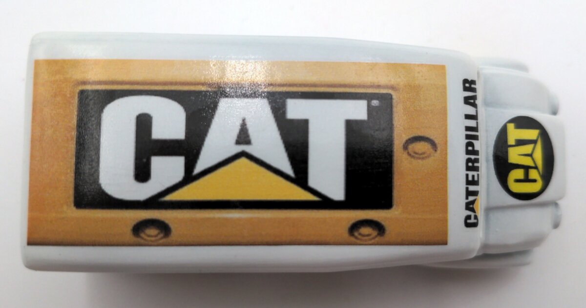 Mattel 1997 1:64 Scale Diecast Hot Wheel CAT Dairy Delivery Van NEW