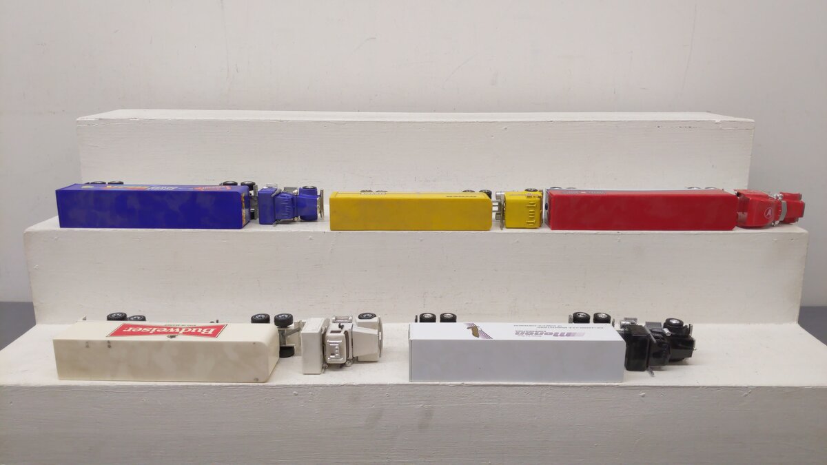 Lionel, ERTL & Other Assorted Trucks w/ Trailers [5] VG