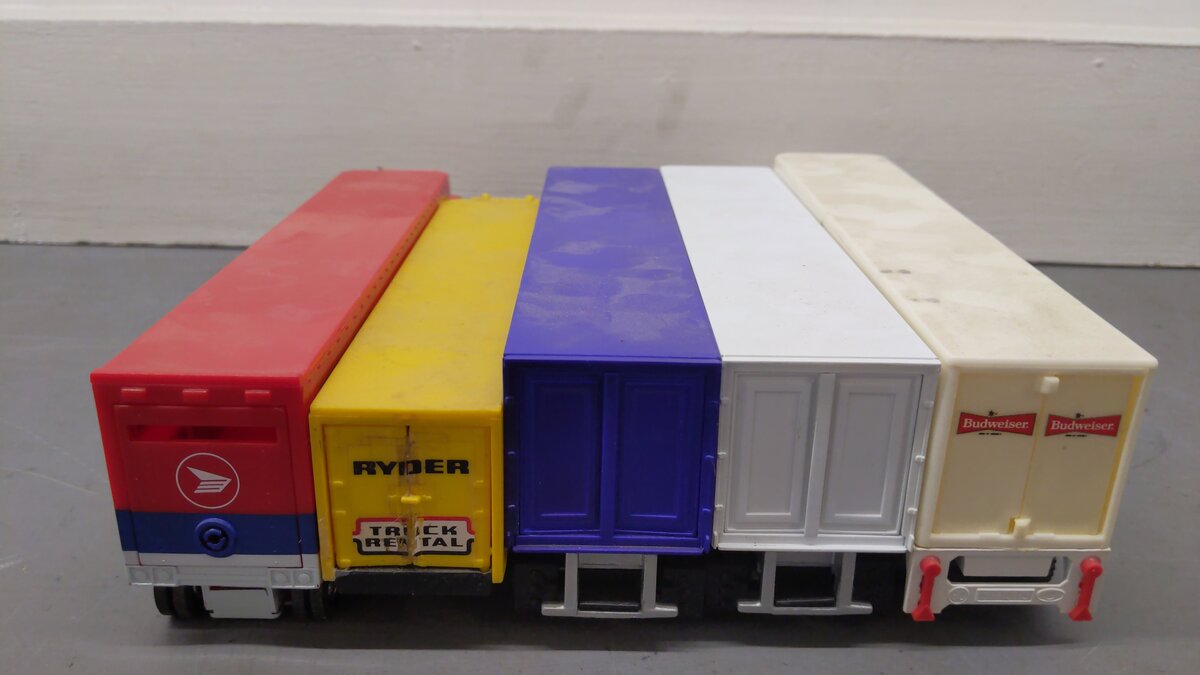 Lionel, ERTL & Other Assorted Trucks w/ Trailers [5] VG