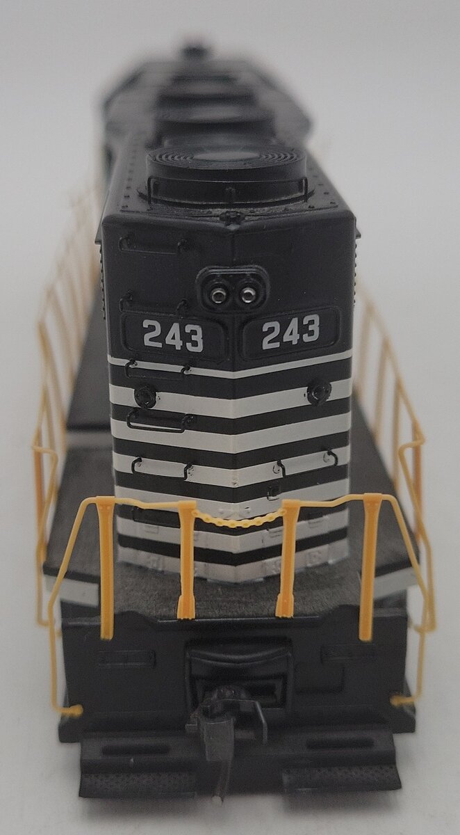 Athearn 91751 HO Chicago & Eastern Illinois GP35 Diesel Locomotive #243 EX/Box