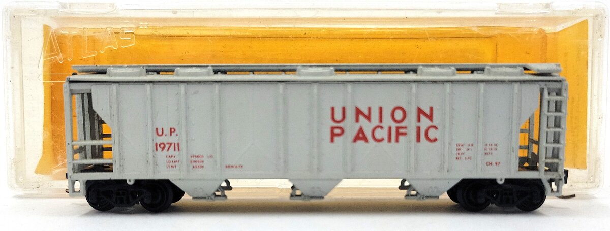 Atlas 3720 N Scale Union Pacific 3-Bay Covered Hopper #19711 LN/Box